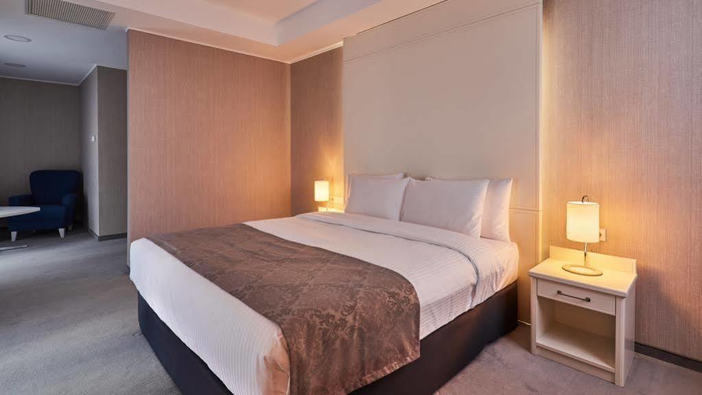 Gallery Palace Hotel Tbilisi Exterior photo